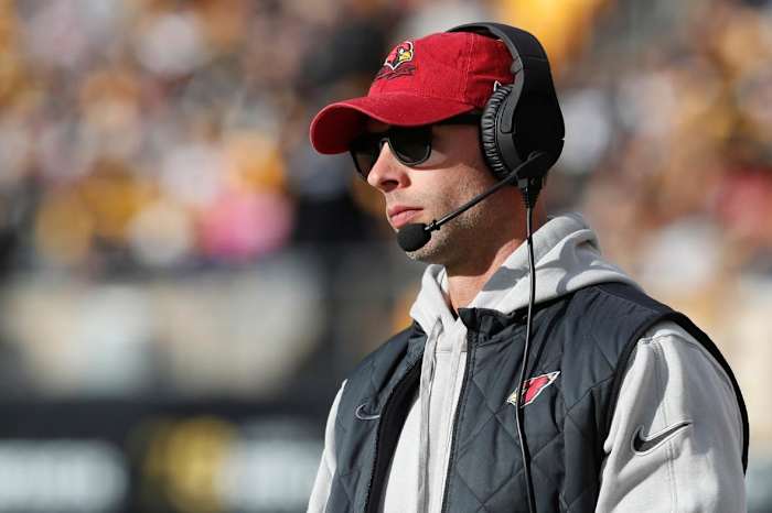 Arizona Cardinals head coach Jonathan Gannon looks on from the sidelines against the Pittsburgh Steelers during the first quarter at Acrisure Stadium.